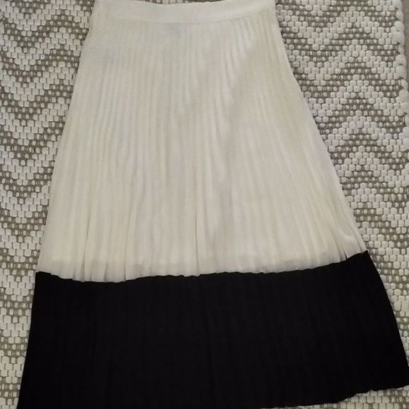 Forever 21 White and Black Midi Skirt - Picture 3 of 4
